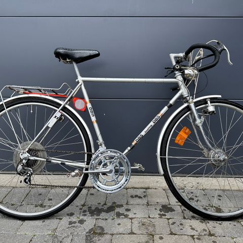 Retro caféracer: DBS Touring 23”/58 cm