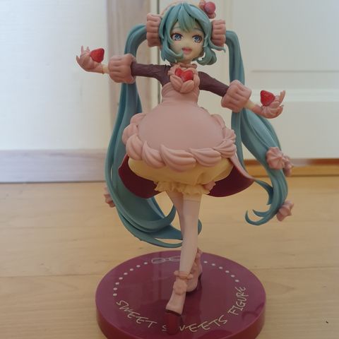 Selger Hatsune Miku SweetSweets Strawberry Choco Short prize figurine