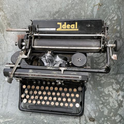 Fin gammel Ideal skrivemaskin