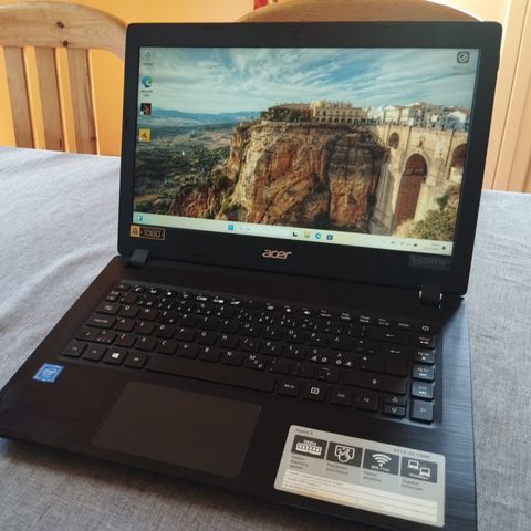 Acer Aspire 3 Cel N4000/8Gb/256Gb. Bærbare PC, laptop