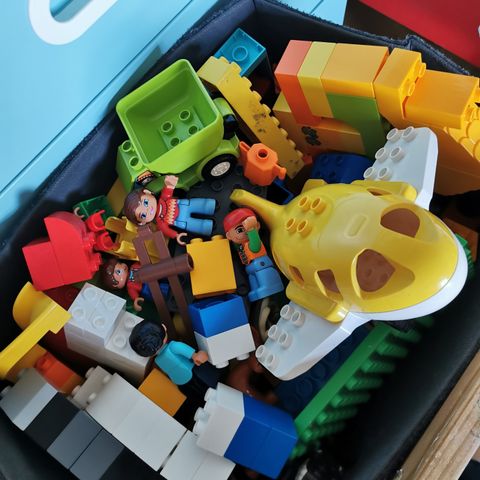 Stor eske med Duplo Lego Klosser/ Reservert