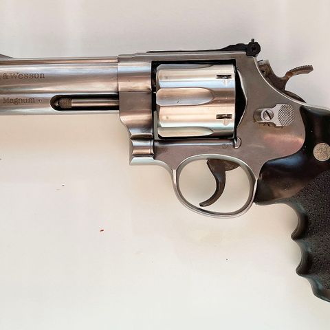 Smith & Wesson 629 Classic .44 Magnum 5" revolver