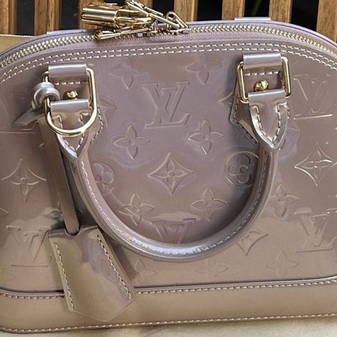 Louis Vuitton Alma BB veske