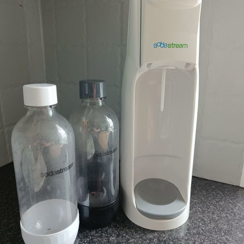 Sodastream med to flasker