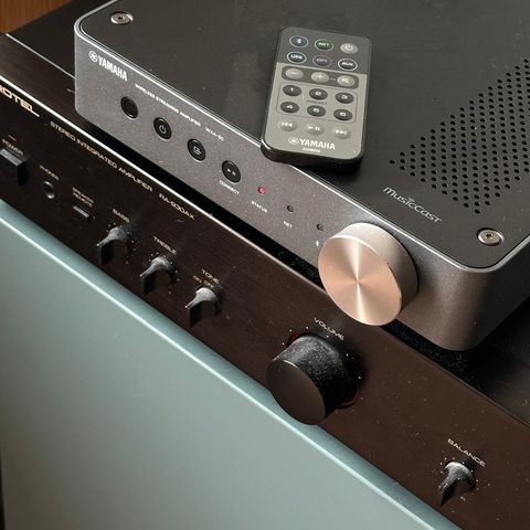 Yamaha WXA-50 MusicCast stereoforsterker med originaleske