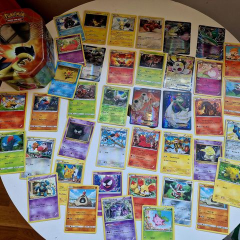 40 stk pokemon kort med pokemon eske