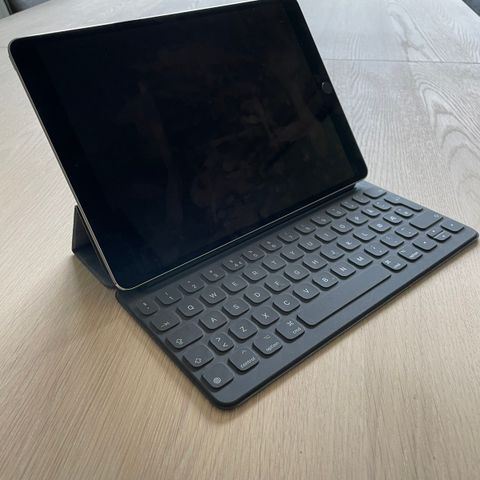 iPad Pro (2017) 64GB 10.5 tommer, m/ Apple smart keyboard