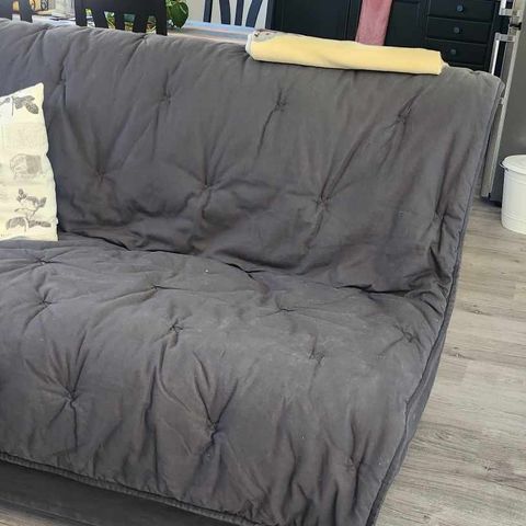 2 seter sofa, kan blir til dobbeltseng, gis bort!