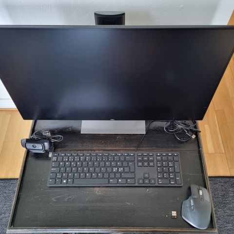 Komplett PC-tilbehørspakke - PC-skjerm, tastatur, mus og webkamera