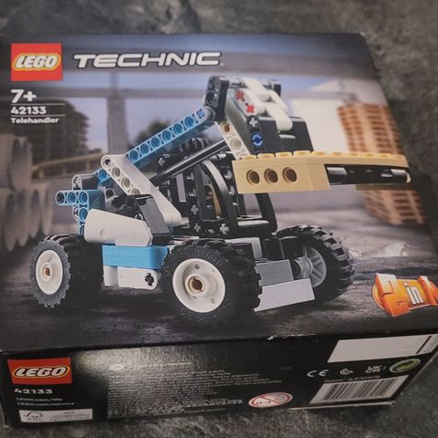 Lego og bygge klosser både nye og lite brukt.