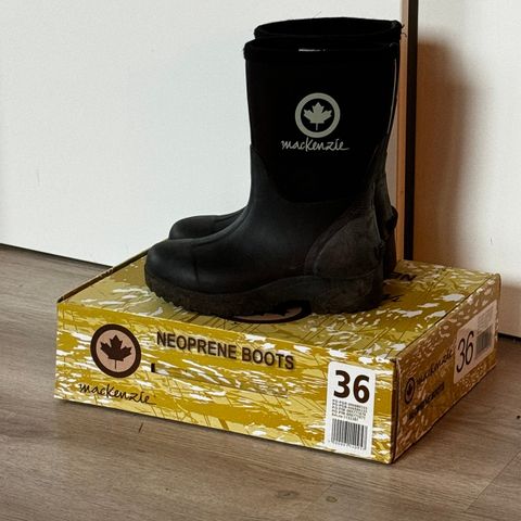 Mackenzie Neoprene Boots str 36. Kun brukt i ferien