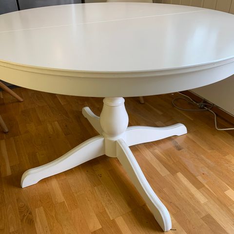 Spisebord Ingatorp fra IKEA