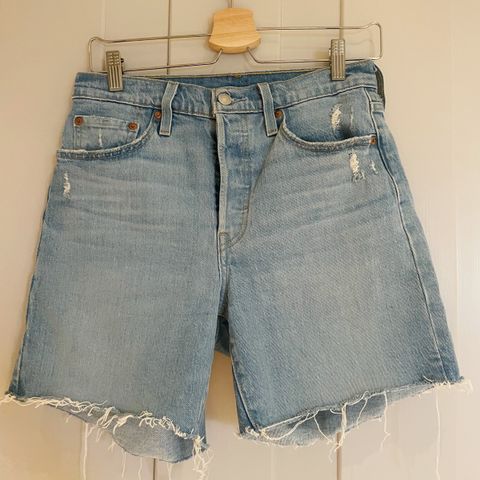 LEVIS 501 mid thigh shorts