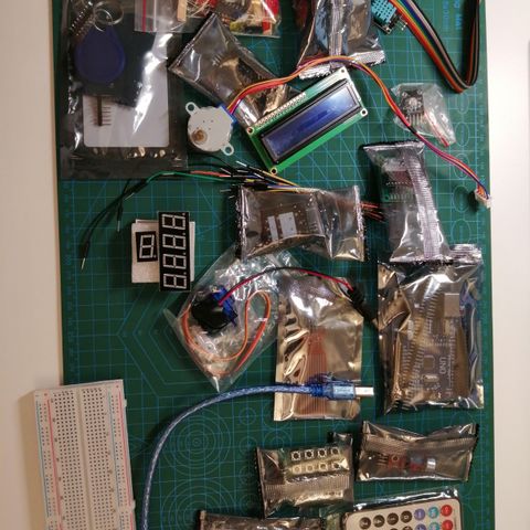 Ubrukt Arduino UNO R3 Starter Kit - upgraded version with RFID