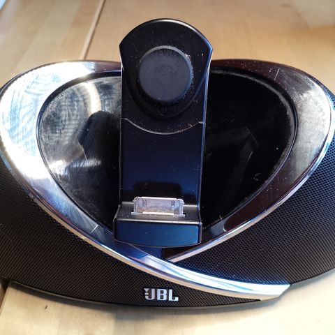 JBL OnBeat høytaler med iphone-dock