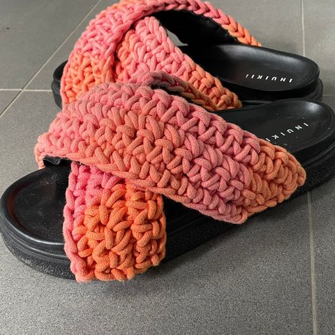 Inuikii sandaler