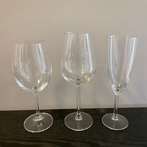 Rødvin-, hvitvin- og champagneglass (4 av hver)