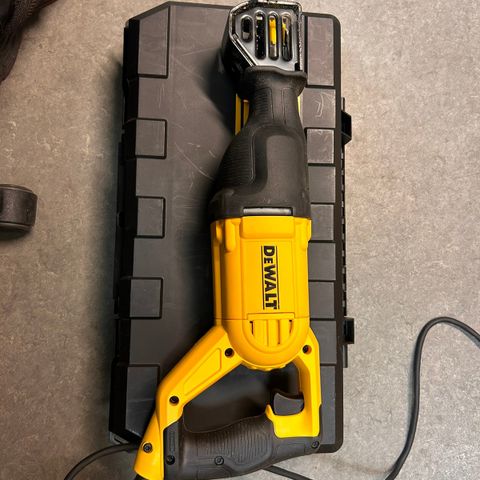 Dewalt tigersag DWE305PK-QS