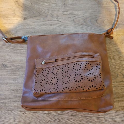 Crossbody veske