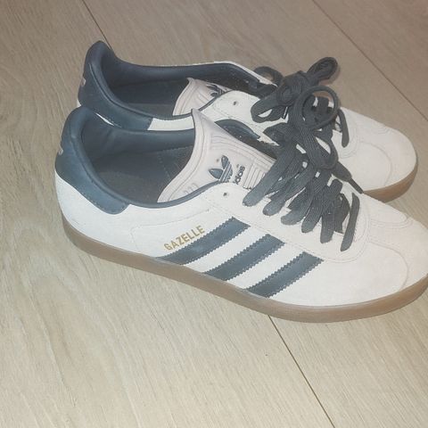 Adidas Gazelle sko str. 40, kr. 500.-