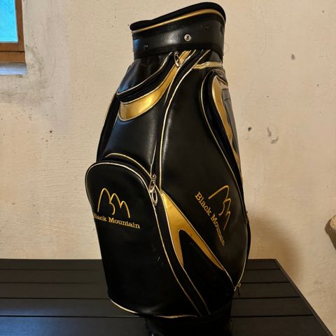 UNIK GOLFBAG FRA BLACK MOUNTAIN GOLFBANE