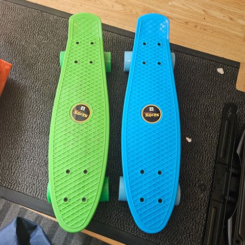 2 tilnørmet ubrukte skateboard