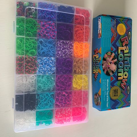 Rainbow Loom. Hobbysett med gummistrikk