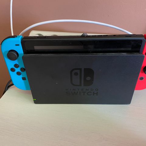 RESEVERT. Nintendo Switch med diverse tilbehør selges. Må hentes.