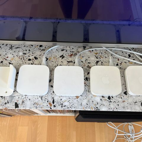 AirPort Express A1392 (Støtter Airplay2 , Optisk/Toslink utgang)