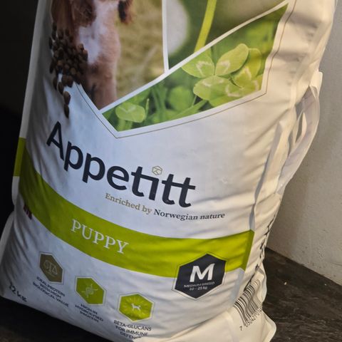 Apetitt valpefor 2x12 kg og 1x 3 kg sekk