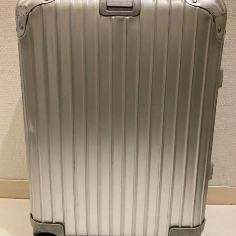 Rimowa Topas Multiwheel Carry-on Pre LVHM ønskes kjøpt