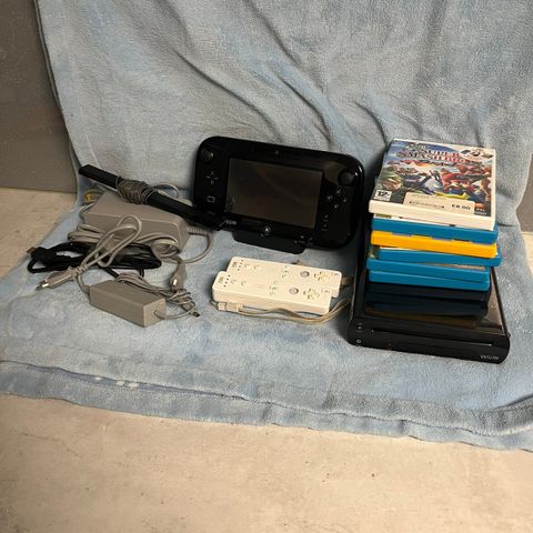 Wii U med GamePad, Spill og Kontrollere til Salgs