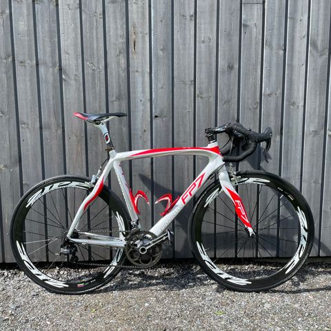 Pinarello FP7 racer - Karbonramme/-hjul - Champagnolo Chorus - str 56