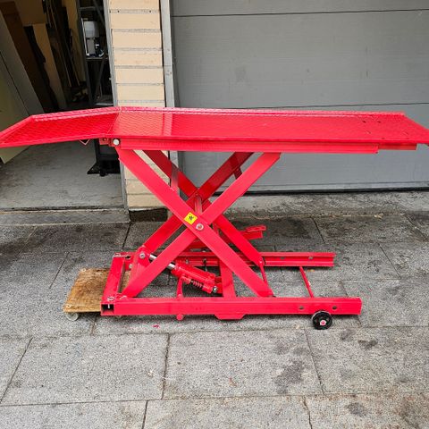 MC løftebord SEALEY MC365 MOTORCYCLE LIFT 365KG CAPACITY HYDRAULIC - AUTO DRAW