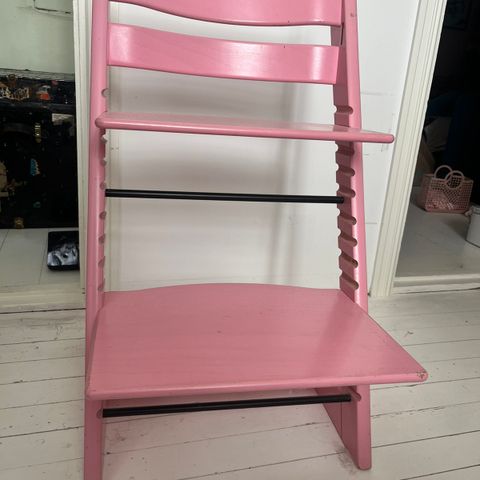 Stokke tripptrapp stol rosa