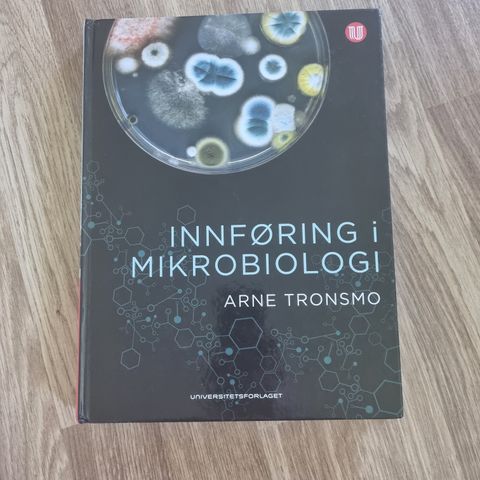 Innføring i mikrobiologi av Arne Tronsmo