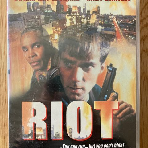 Riot (1996) *Ny i plast*