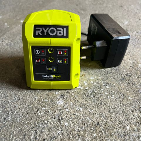 Ryobi lader, batteri og borremaskin