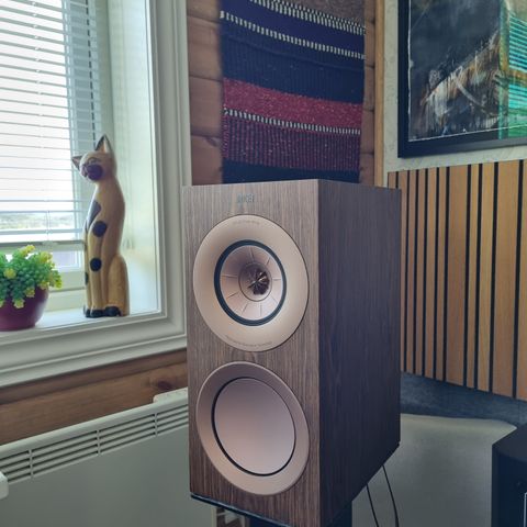 Kef r3 meta