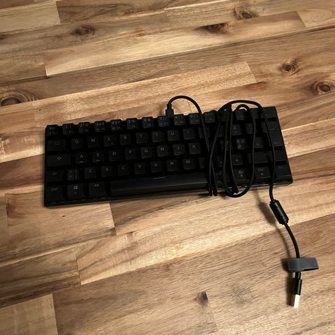 Gaming tastatur selges