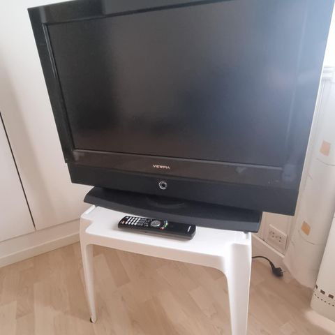 Eldre 32'' TV gis bort