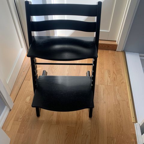 Stokke Tripptrapp stol - svart