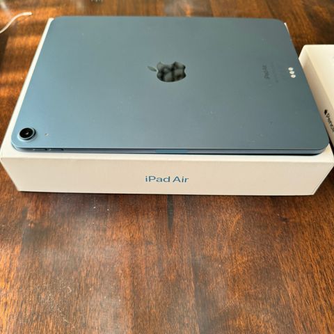 iPad Air 2022 M1 (5th gen) 64GB med utstyr