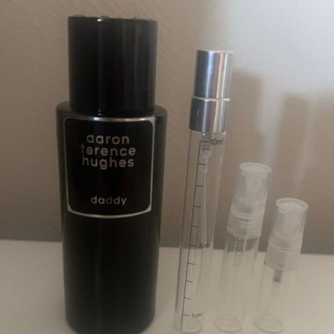Aaron Terence Hughes Daddy parfymeprøver/dekanter