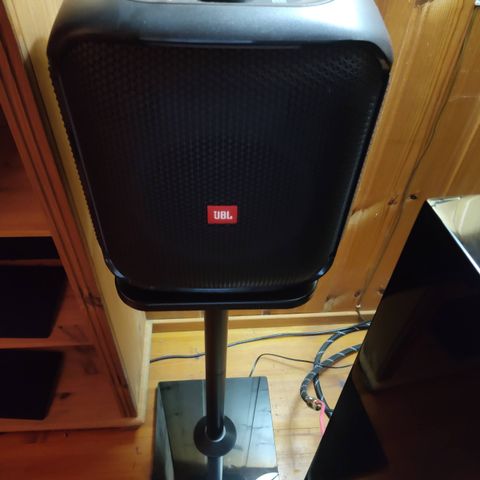 JBL PartyBox Encore x2 + stativ x2 (hentes)