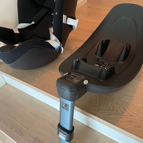 Bilstol med base, Cybex Gold  kr.500,-