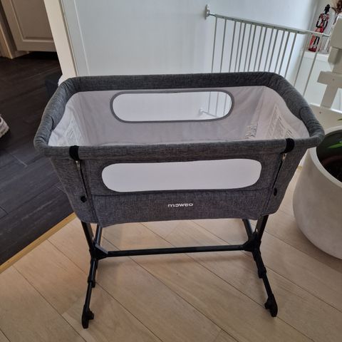 Moweo Bedside Crib Mørkegrå