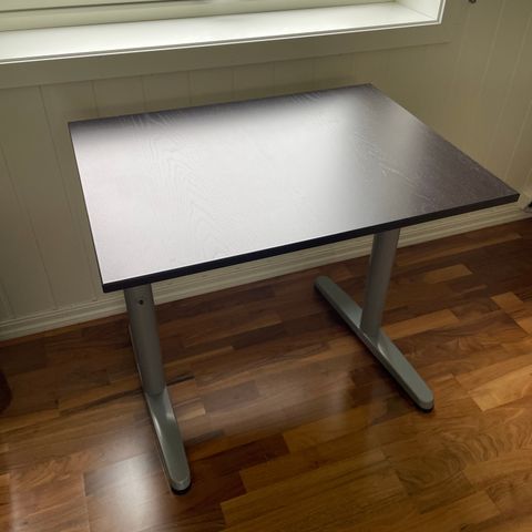 IKEA Galant skrivebord manuell hev senk