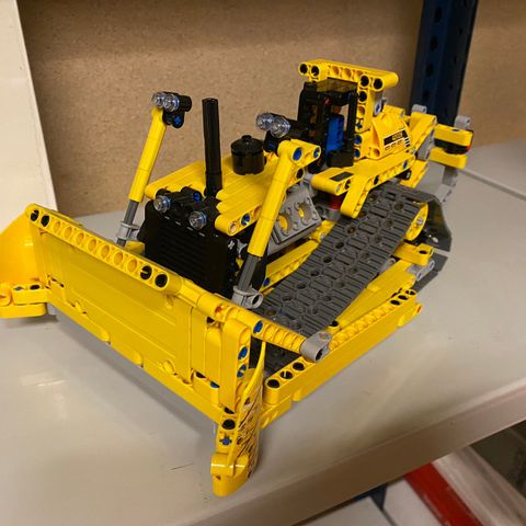 Lego Technic 42028 Bulldoser.