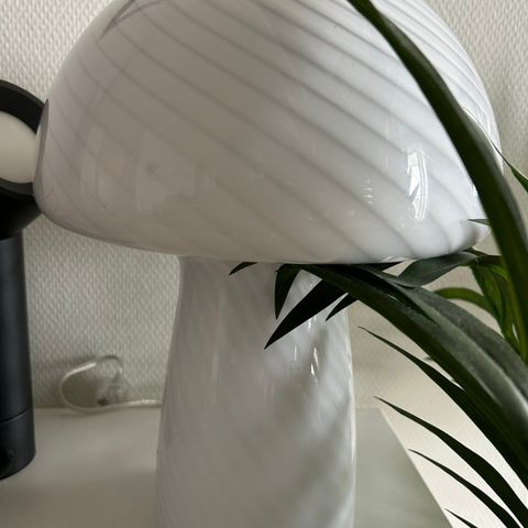Stor hvit Mushroom lampe fra Bahne